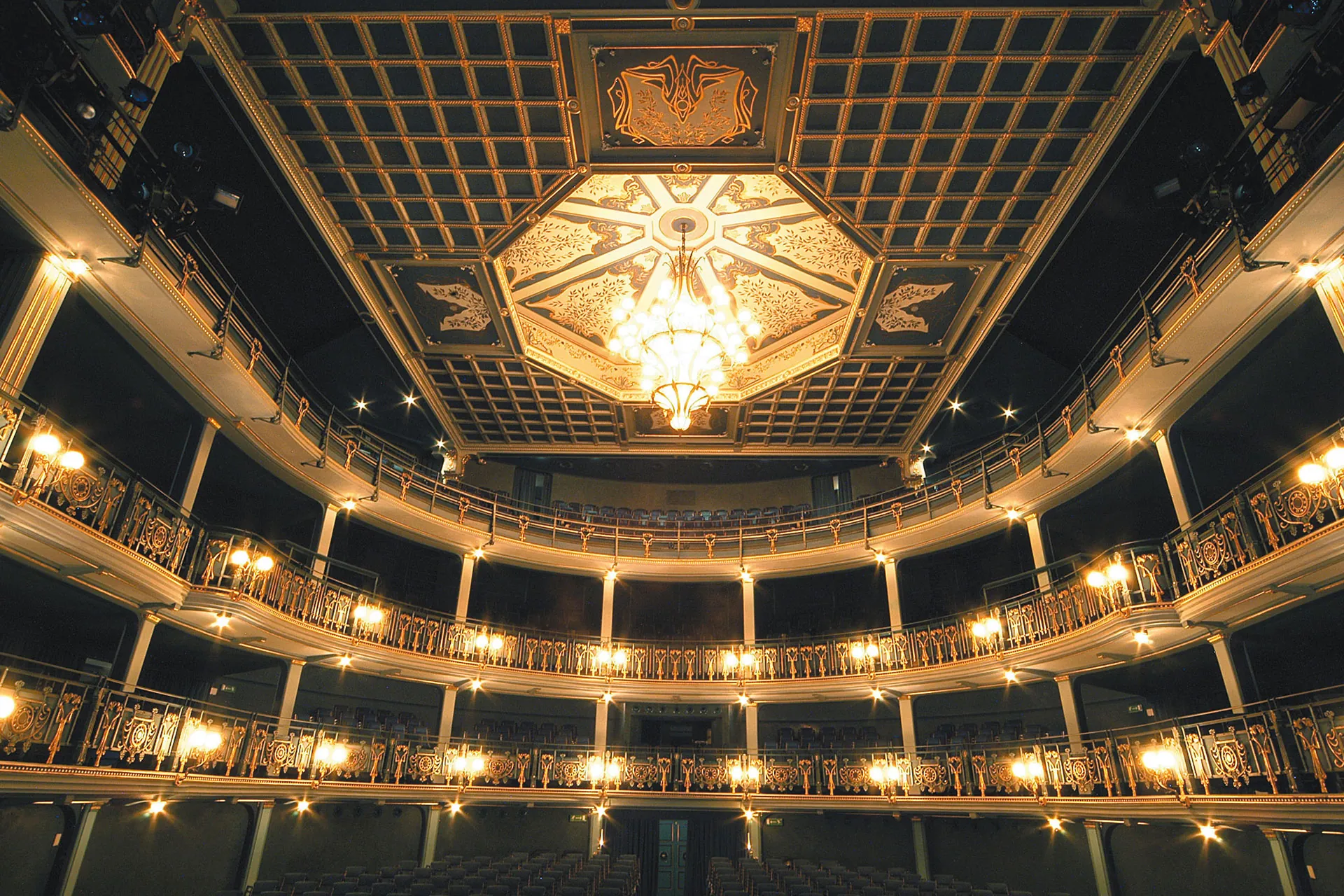 Impianto di illuminazione in un teatro storico